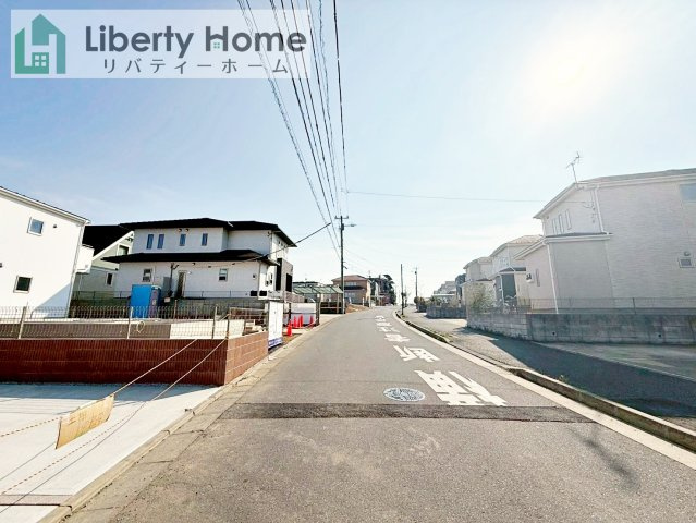 第1取手市ゆめみ野　新築戸建　2号棟の前面道路含む現地写真