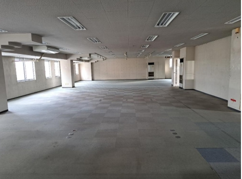 ⼤阪府⾨真市脇⽥町　倉庫の内装