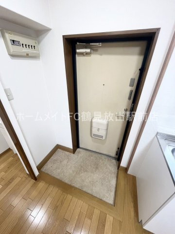 大阪市鶴見区今津中４丁目の賃貸マンションの玄関