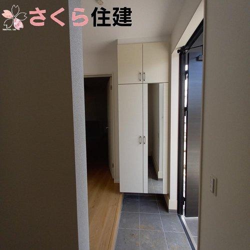 -Erde-　真岡市下高間木２期　２号棟の玄関|たっぷりの靴が収納できます