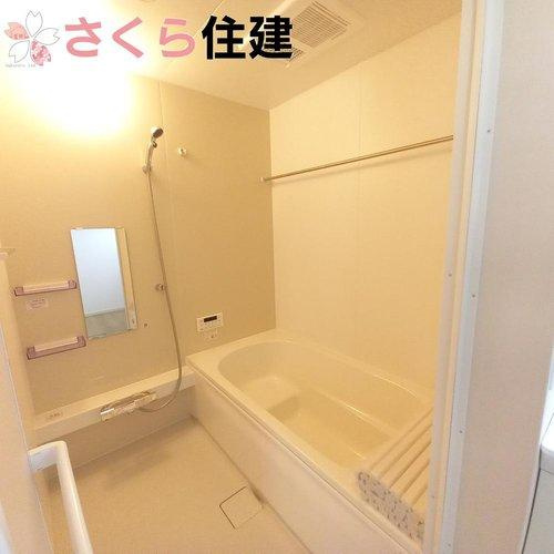 -Erde-　真岡市下高間木２期　２号棟の浴室|お子様と一緒に浸かれる広いバスタブで、バスタイムをさらに楽しく、親子のコミュニケーションが深まる時間です