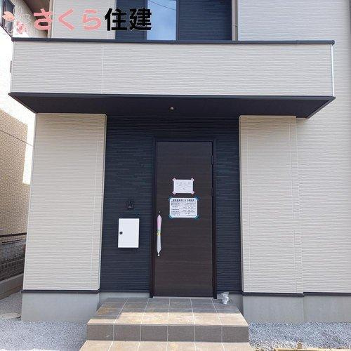 -Erde-　真岡市下高間木２期　２号棟の玄関|お子様一人でのお留守番が多くても安心、訪問者を確認できるＴＶモニタ・インタホン付き