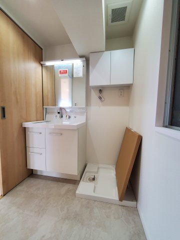 グリーンパーク第1八潮の洗面所|明るい洗面所です