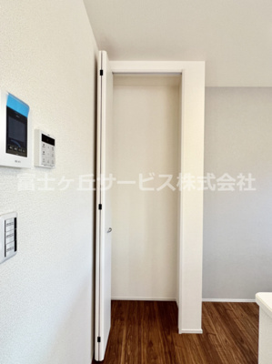 【収納】 | 御殿場市二枚橋 新築一戸建て | キッチン横の収納です