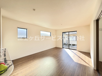 【居間・リビング】 | 御殿場市二枚橋 新築一戸建て | ゆったり過ごせる居間です