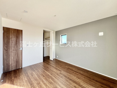 【寝室】 | 御殿場市二枚橋 新築一戸建て | 7帖の寝室です