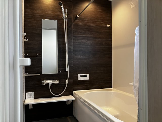 結城市川木谷 第1期 全8棟の浴室|○3号棟浴室○
ベンチ付きの浴槽で、気軽に半身浴。浴室乾燥機も標準で付いています。雨の日のお洗濯や、ヒートショック対策にも◎
※2025年11月撮影