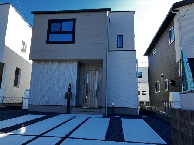 結城市川木谷 第1期 全8棟の外観|○3号棟○
カースペース並列2台駐車可能です♪北側前面道路幅員6ｍ、駐車もらくらく行えます。
※2025年11月撮影