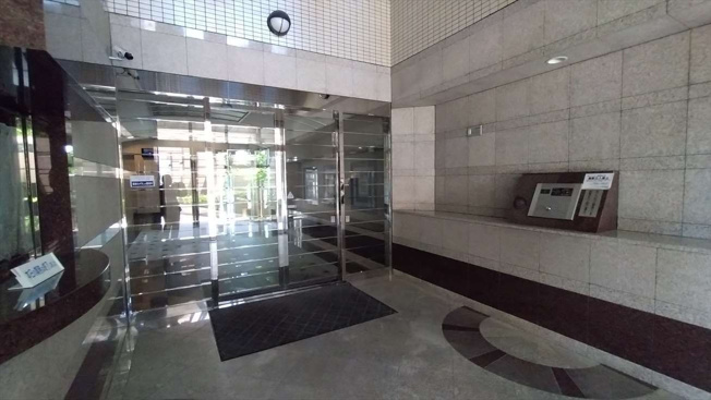 【エントランス】 | アンピール百年橋 | 安全に配慮されたオートロックマンションです。室内ＴＶモニタ付インターホンで来訪者を確認できます