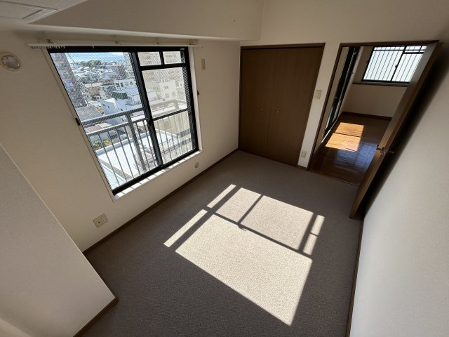 プレステージ明石本町の洋室