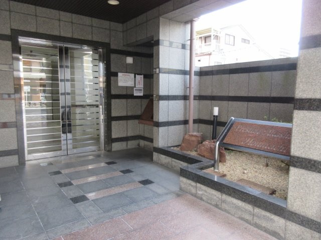 プレステージ明石本町のエントランス