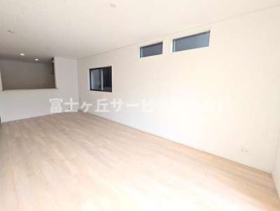 【居間・リビング】 | 浜松市中央区入野町 58期 新築一戸建て 2号棟 | リビングです