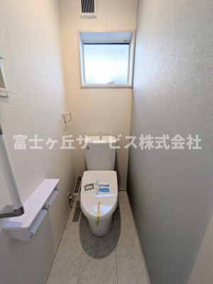 【トイレ】 | 浜松市中央区入野町 58期 新築一戸建て 2号棟 | １F2F同タイプのトイレがあります