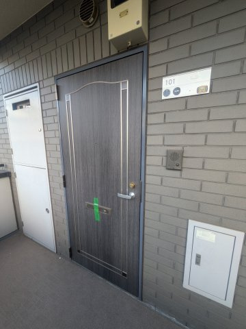 ディアコート静の玄関