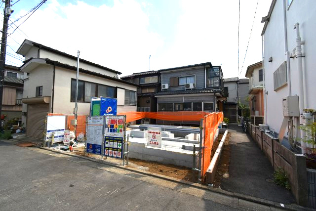 春日町4丁目・新築戸建の前面道路含む現地写真