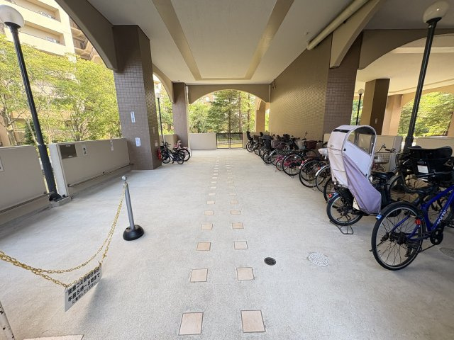 グランコリーナ西神南10番館の駐輪場