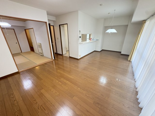 グランコリーナ西神南10番館の居間・リビング