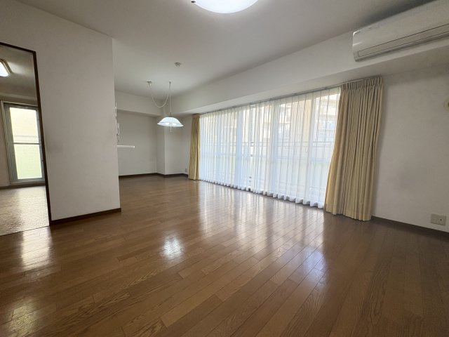 グランコリーナ西神南10番館の居間・リビング