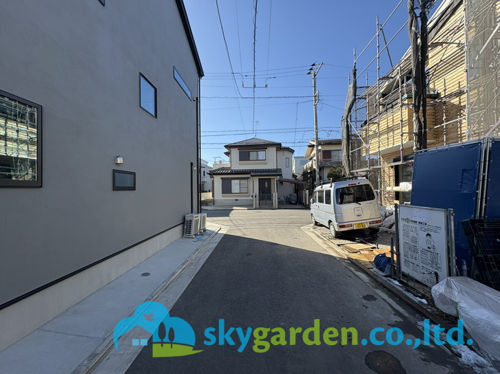 茅ヶ崎市浜須賀　新築戸建　全9棟6号棟の前面道路含む現地写真