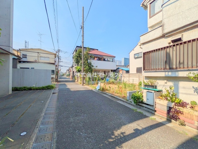 練馬区西大泉3丁目　広々間口の整形地　広々間口の整形地の前面道路含む現地写真