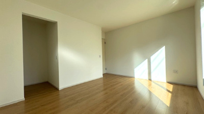 【洋室】 | 堺市東区野尻町1期 | 8.1帖の洋室には、WIC付き！バルコニーから洗濯物をそのまま収納すれば洗濯動線もバッチリ。