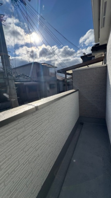 【バルコニー】 | 堺市東区野尻町1期 | 爽やかな朝日が差し込む東向きバルコニー！ お洗濯物やお布団も気持ちよく干せそうです。