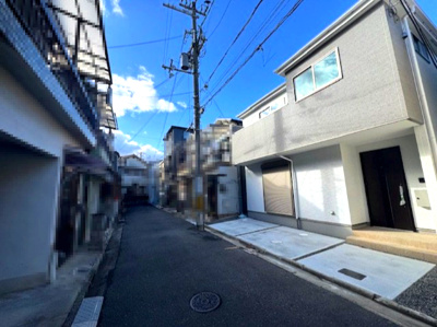 【前面道路含む現地写真】 | 堺市東区野尻町1期 | 東側接道、間口約8.1ｍ！ZEH水準省エネ住宅で、地球環境にも家計にも優しく、快適な暮らしを実現してくれます。