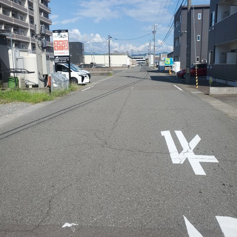 福井市高木中央3丁目  売地の前面道路含む現地写真