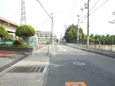 【周辺】 | 日商岩井第11緑地公園マンション | 前面道路