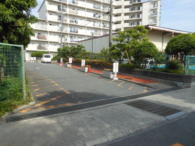 【その他共用部分】 | 日商岩井第11緑地公園マンション | 駐車場出入り口
