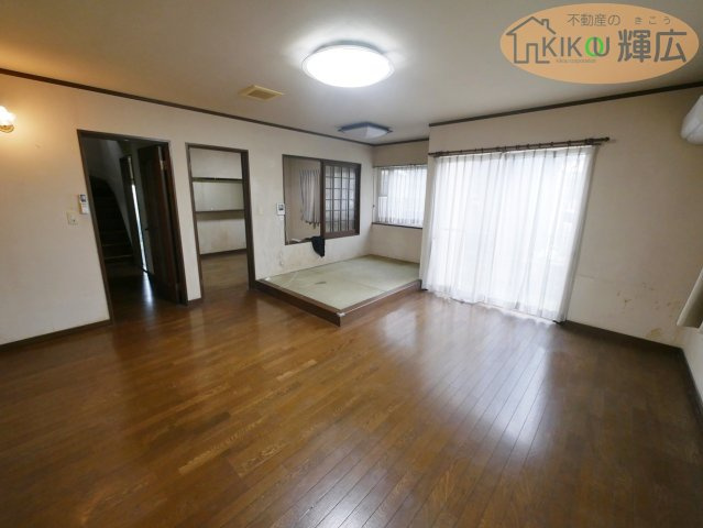 【居間・リビング】 | 高砂市曽根町　中古戸建