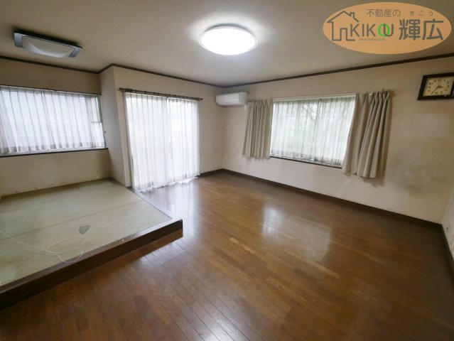 【居間・リビング】 | 高砂市曽根町　中古戸建