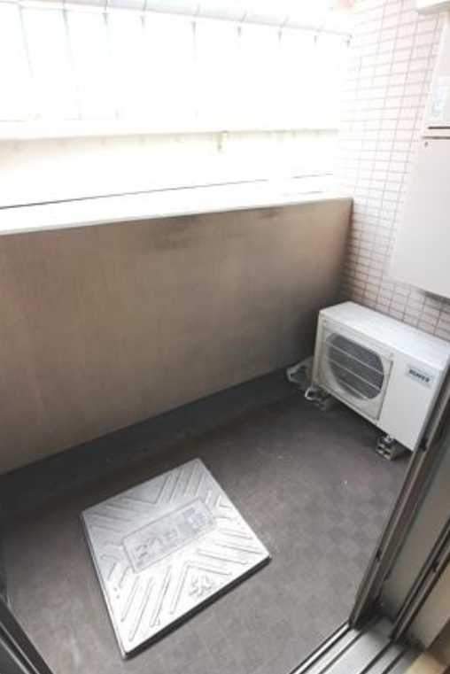 スペーシア三軒茶屋弐番館　駅近　ペット相談可　オートロックのバルコニー