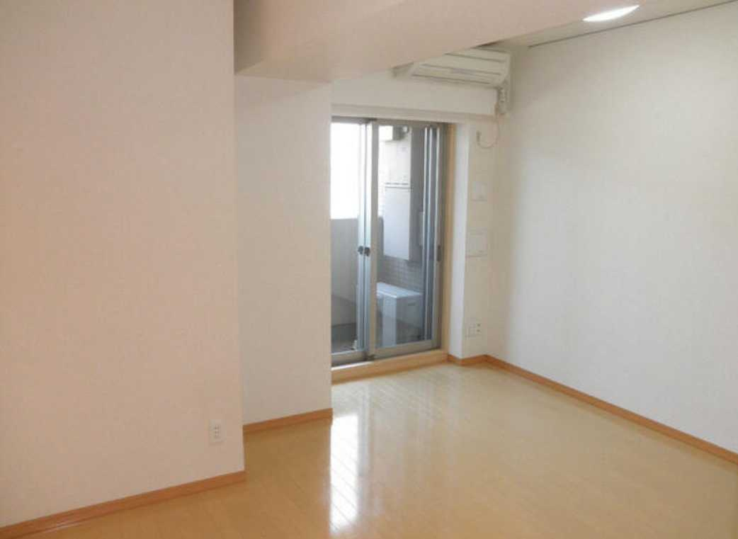 スペーシア三軒茶屋弐番館　駅近　ペット相談可　オートロックの居間・リビング