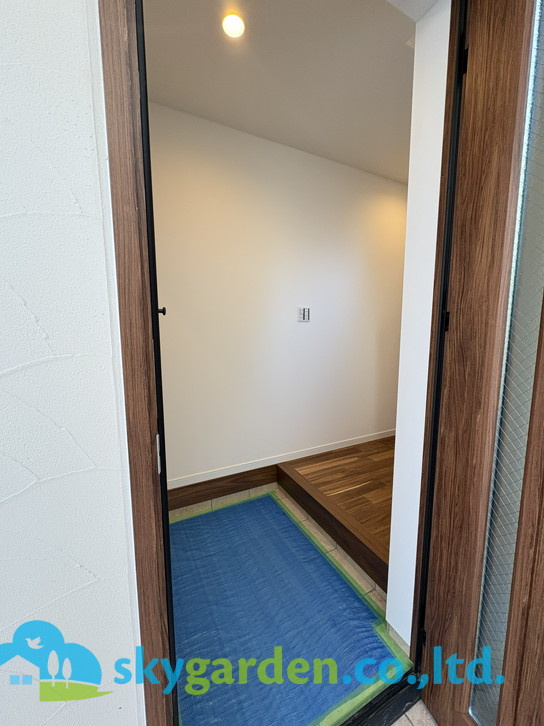 茅ヶ崎市浜須賀　新築戸建　全9棟7号棟の玄関