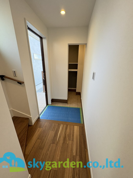 茅ヶ崎市浜須賀　新築戸建　全9棟7号棟の玄関