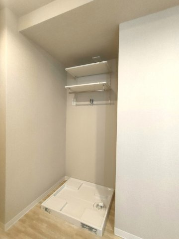 モアステージ吉川ライネスハイムＢ棟のランドリースペース|洗剤ストックも見える化でムダなし