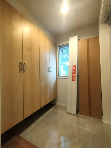 モアステージ吉川ライネスハイムＢ棟の玄関|収納もある玄関です