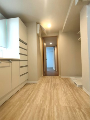 モアステージ吉川ライネスハイムＢ棟の洗面所|ゆったりとスペースのある洗面所