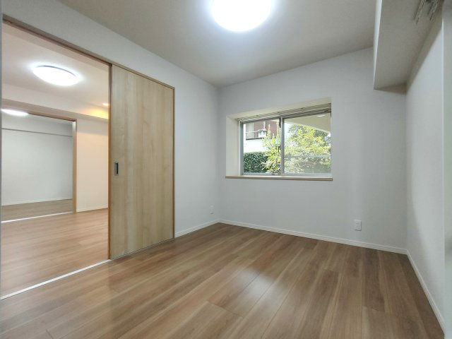 モアステージ吉川ライネスハイムＢ棟の洋室|広々とした洋室です