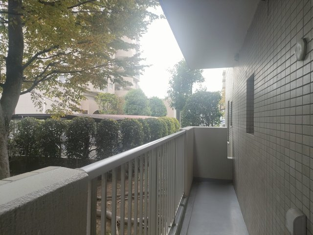 モアステージ吉川ライネスハイムＢ棟のバルコニー|落ち着いた時間を過ごせるバルコニーです