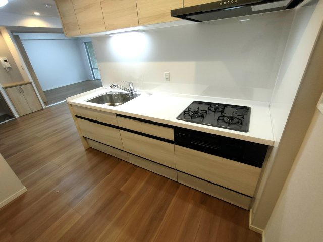 モアステージ吉川ライネスハイムＢ棟のキッチン|フラット天板でお手入れ簡単。毎日清潔キープ