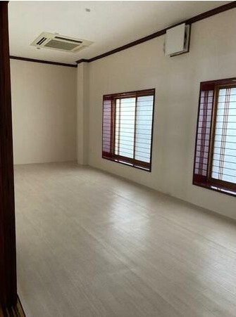 鶴瀬東・尾崎店舗Ⅱの居間・リビング