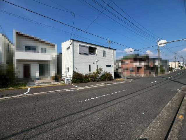 堺市中区深阪１丁の中古一戸建の前面道路含む現地写真|お客様にとって最良のマイホームが見つかりますよう、イエストアが全力でお手伝いさせていただきます！いつでもお気軽にお問い合わせ下さい♪