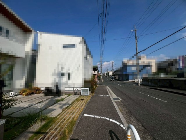 堺市中区深阪１丁の中古一戸建の前面道路含む現地写真|【システムキッチン】対面キッチンは家族の様子を見ながらお料理ができるので会話が弾みます♪食器洗浄乾燥機付ですので、忙しいママをサポートしてくれます！