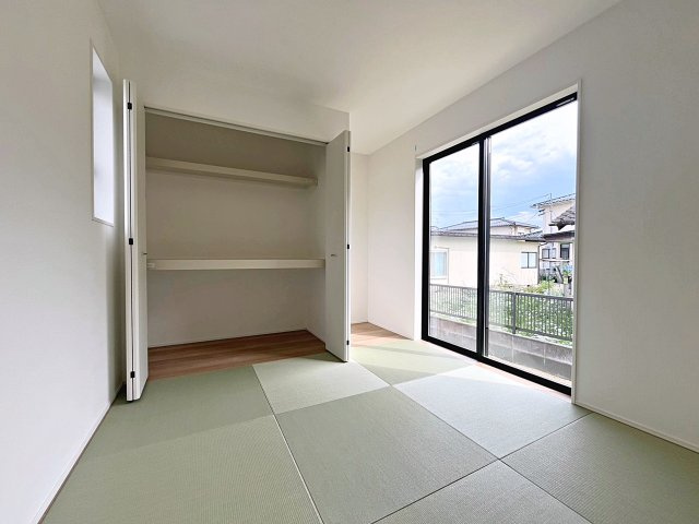 福島市八島田字台畑【地震に強いオール電化】野田小・野田中の和室|リビングのすぐ隣にあるのでお子様のお昼寝や遊び場として最適！