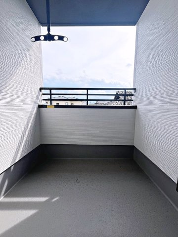 福島市八島田字台畑【地震に強いオール電化】野田小・野田中のバルコニー|天候の急な変化にも柔軟に対応できる快適なインナーバルコニー！