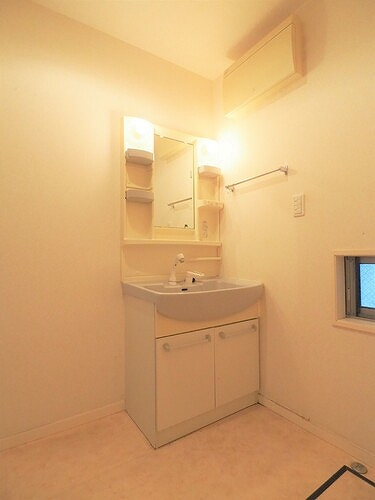 新宿区左門町戸建の洗面所|洗面台新規交換予定