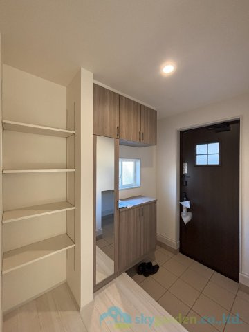 平塚市寺田縄　新築戸建　全1棟1号棟の玄関