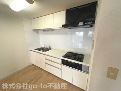 【キッチン】 | シャルムロアイヤル朝霧C3棟 | グリル付き3口ガスコンロ システムキッチン